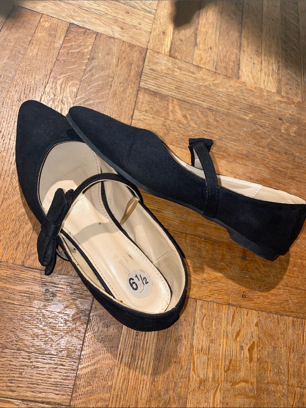 Olivia and Kate Flats Pointy Toe Flats with bows size 6.5